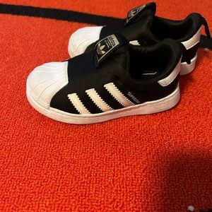 Adidas toddler superstar